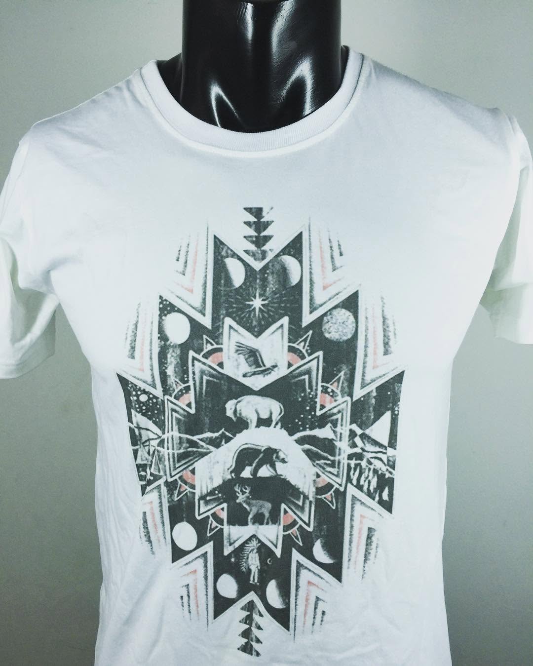 Trừu tượng quá hà #customtshirt #aothuntuthietke #aothun #trừutượng