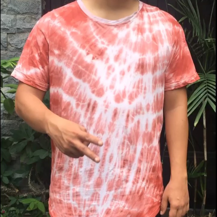 Áo vạt bầu loang màu (#tiedye) gecko thực hiện theo yêu cầu #customtshirt #aothuntuthietke