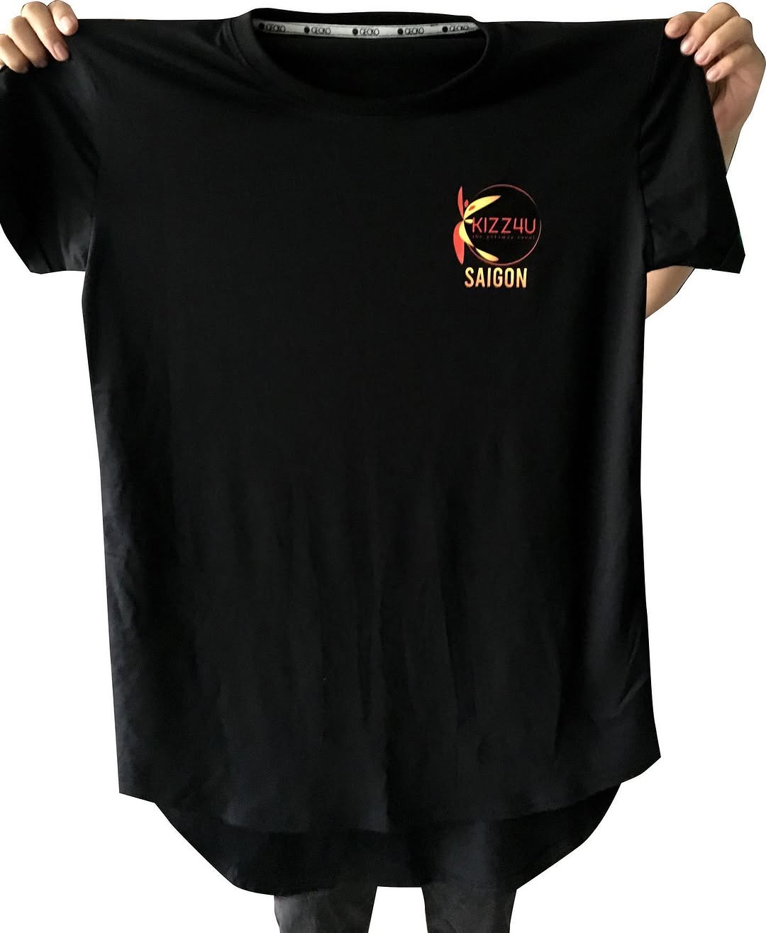 Gecko còn có thể may theo form áo bạn muốn 🥰🥰Trong hình là kiểu áo vạt bầu gecko may theo yêu cầu. / We can custom form 