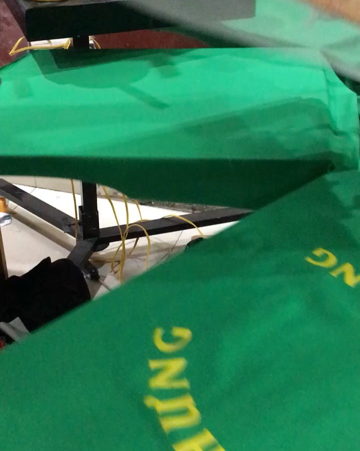 In lụa (in lưới) / screen printing #screenprinting #inaotheoyeucau #aothuntuthietke