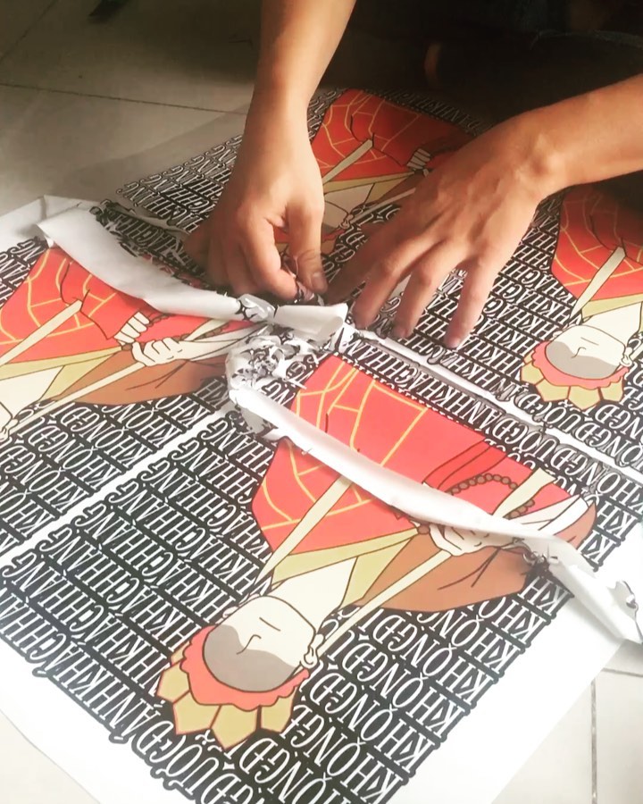 Lột decal cũng giống như thiết kế, phải chăm chú từng chi tiết nhỏ