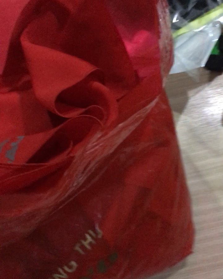 In phản quang trên khăn tay khách hàng mang đến #customprint #inaotheoyeucau #indecal #decalphanquang #vinylprinting #re