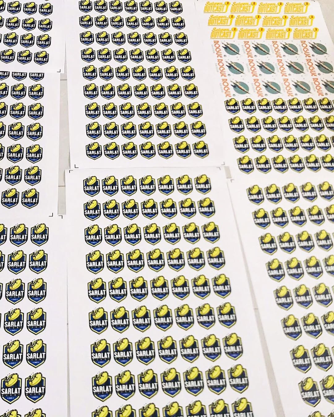 Chuẩn bị phôi in #indecal #vinylprinting #inaotheoyeucau #aothuntuthietke #customprinting